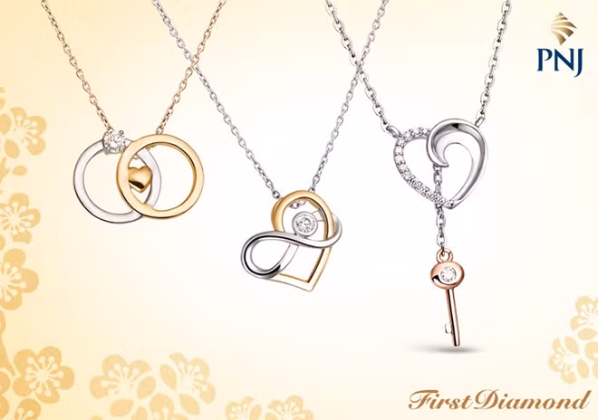 Tình yêu là điều ai cũng mong muốn có được trong cuộc sống: yêu mình, yêu người và yêu cả những điều giản dị. Những mẫu trang sức trẻ trung, cá tính trong BST First Diamond sẽ giúp phái đẹp luôn cảm thấy được yêu thương trong năm mới. 