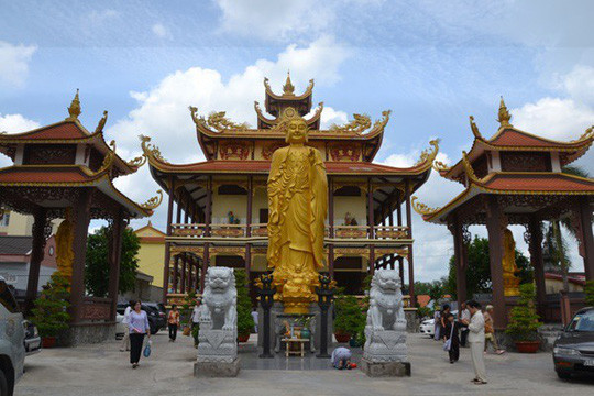 Sau đó di chuyển đến Chùa Phước Bảo tọa lạc trên quốc lộ 1A (Bến Lức, Long An), cách trung tâm Sài Gòn khoảng 35 km, có khuôn viên khá rộng, nổi bật với tượng Phật đứng giữa sân. Sau đó di chuyển đến Chùa Phước Bảo tọa lạc trên quốc lộ 1A (Bến Lức, Long An), cách trung tâm Sài Gòn khoảng 35 km, có khuôn viên khá rộng, nổi bật với tượng Phật đứng giữa sân.