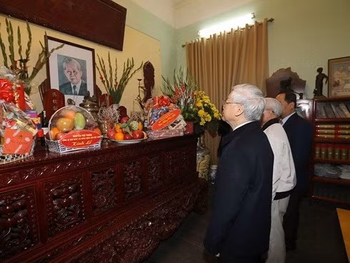 Tổng Bí thư Nguyễn Phú Trọng nhắc lại những công lao đóng góp to lớn của Tổng Bí thư Lê Duẩn, Tổng Bí thư Trường Chinh trong sự nghiệp cách mạng.