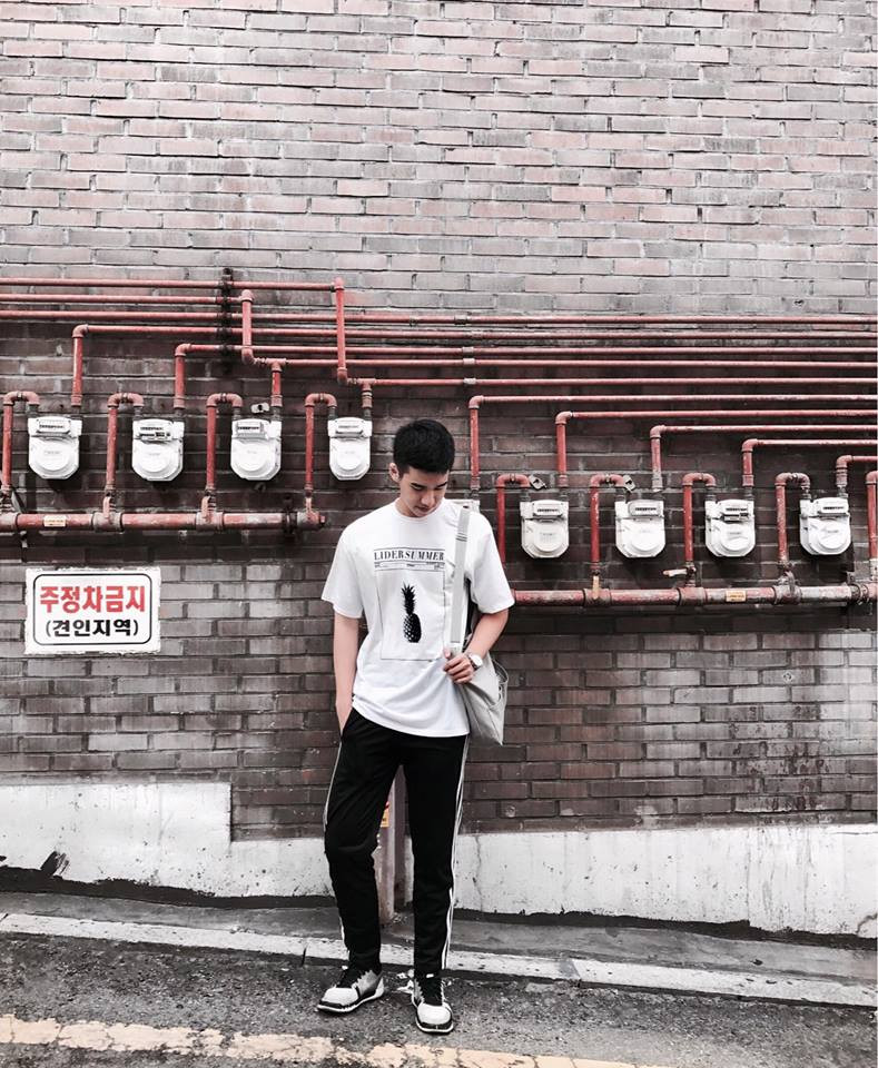 Nam tiếp viên có phong cách ăn mặc cực chất.