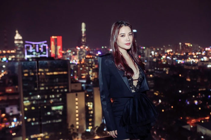 Vẻ gợi cảm khó cưỡng của gái một con Trương Ngọc Ánh Vẻ gợi cảm khó cưỡng của gái một con Trương Ngọc Ánh