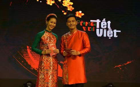 Cặp đôi MC Phan Anh - Dương Thùy Linh.