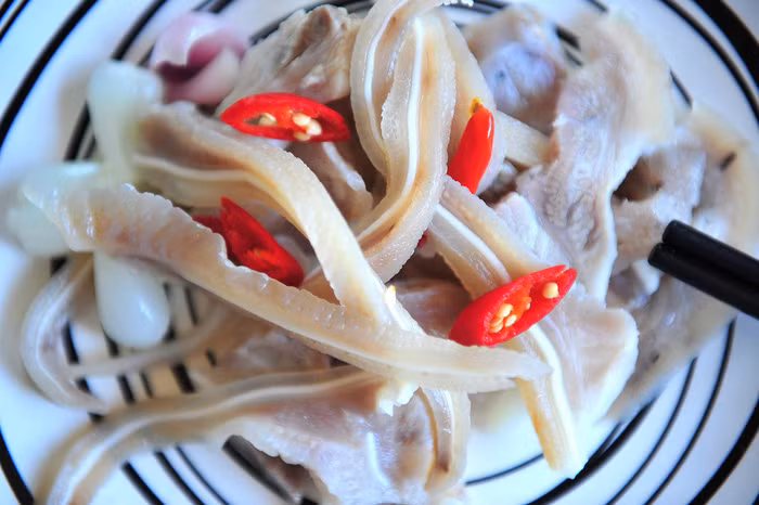  Lỗ tai heo ngâm giấm - Ảnh: TR.N