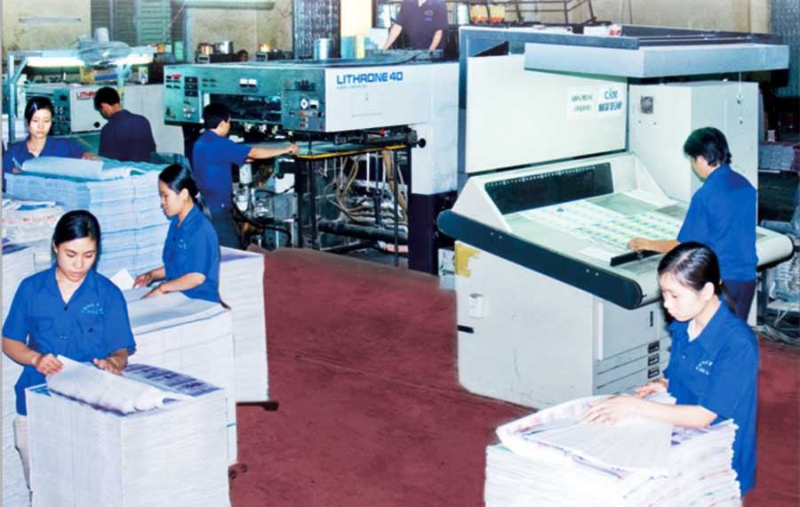 Không khí làm việc đầu năm tại Công ty Cổ phần In – Đầu tư phát triển Giáo dục Gia Lai. Ảnh: T.N