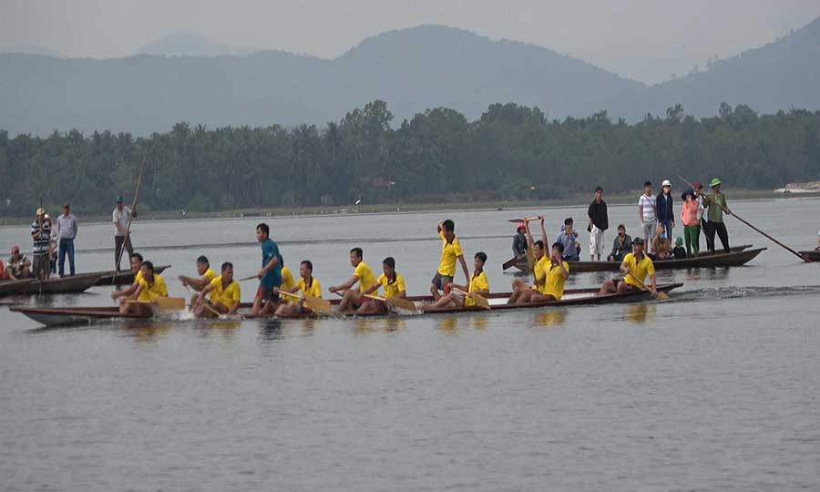 Đội thuyền nam xã Mỹ Đức xuất sắc giành chức vô địch. Ảnh: Văn Tố Đội thuyền nam xã Mỹ Đức xuất sắc giành chức vô địch. Ảnh: Văn Tố