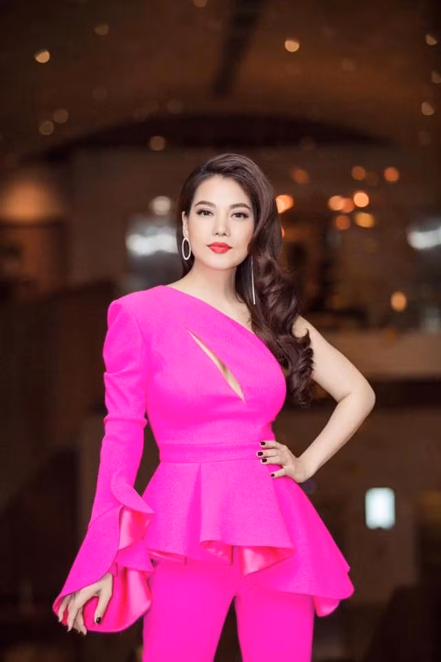  Nữ diễn viên 'Hương Ga' Sở hữu nhan sắc trẻ trung, phong cách làm việc chuyên nghiệp và sự nghiệp khá thành công.