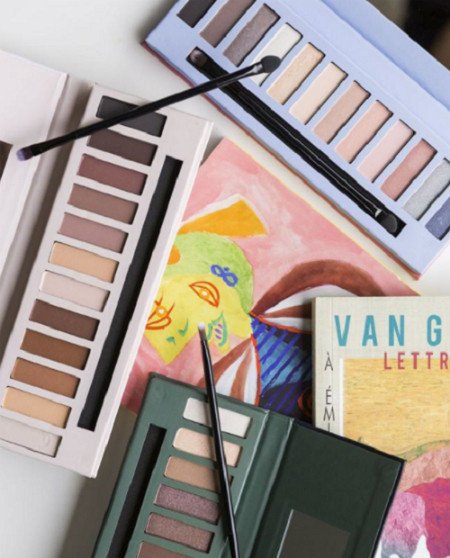 Phấn mắt Palette Yeux Sweet Colors với tông màu pastel chủ đạo.