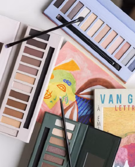 Phấn mắt Palette Yeux Sweet Colors với tông màu pastel chủ đạo.