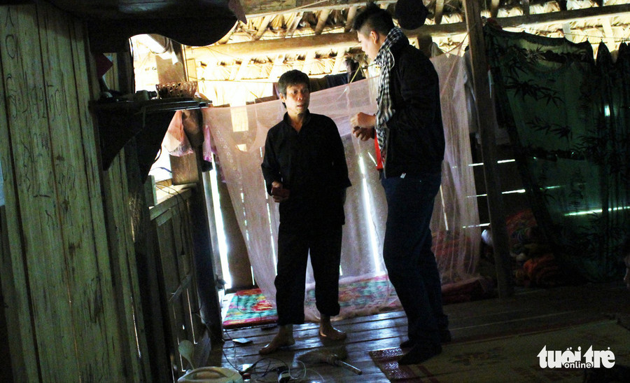 Những cuộc trò chuyện thân tình giữa bà con miền cao và các bạn trẻ yêu mến vùng đất này vẫn diễn ra trong các nếp nhà 