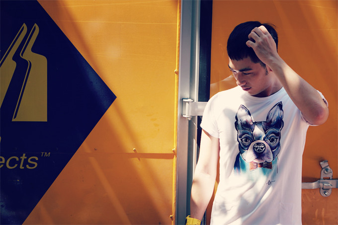 Áo thun vẽ thủ công với số lượng giới hạn sẽ giúp các chàng trai thể hiện phong cách nam tính, độc đáo và phù hợp với xu hướng họa tiết năm 2018. Áo thun vẽ thủ công với số lượng giới hạn sẽ giúp các chàng trai thể hiện phong cách nam tính, độc đáo và phù hợp với xu hướng họa tiết năm 2018.