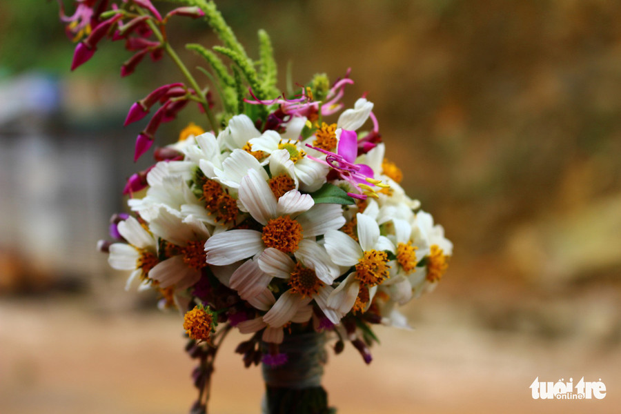 Đóa hoa của cậu bé vùng cao tặng chúng tôi xuất phát từ tấm lòng và sự ngây thơ, hồn nhiên. Chúng tôi mang đóa hoa này suốt chặng hành trình, cho tới bây giờ hoa đã héo khô nhưng lòng vẫn tươi mới khi nghĩ về 