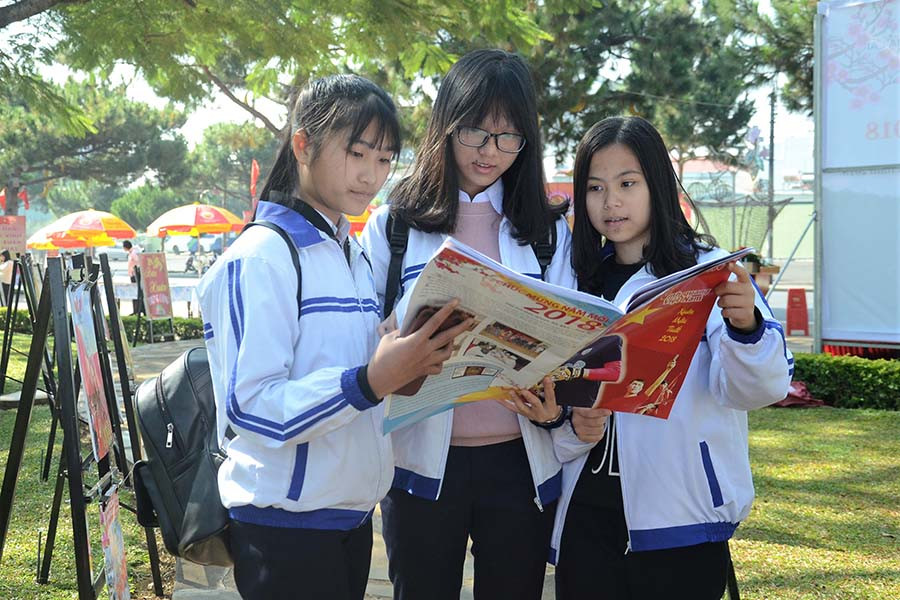  Hội Báo xuân 2018 đem đến cho bạn đọc nhiều thông tin đa dạng, phong phú phản ánh mọi mặt của đời sống. Ảnh: P.L