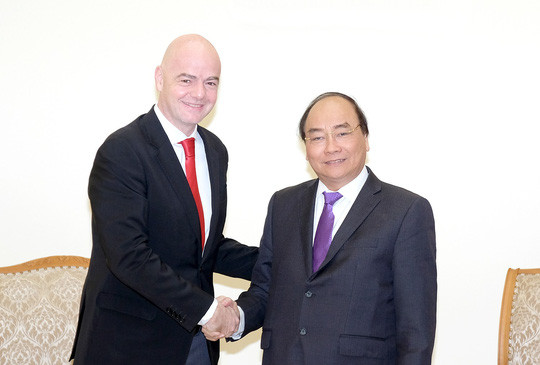 Thủ tướng Nguyễn Xuân Phúc gặp gỡ Chủ tịch FIF, ông Gianni Infantino - Ảnh: Quang Hiếu Thủ tướng Nguyễn Xuân Phúc gặp gỡ Chủ tịch FIF, ông Gianni Infantino - Ảnh: Quang Hiếu