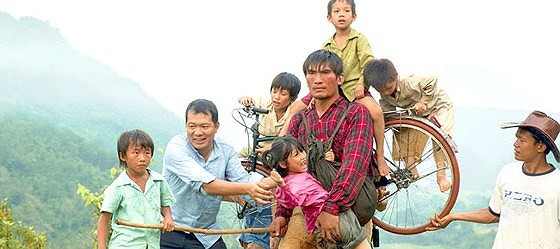 Cảnh trong phim Cha cõng con 