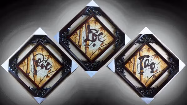 Mỗi dịp Tết đến Xuân về, mọi người ước nguyện cho nhau luôn được “Phúc, Lộc, Thọ”. Người nào được toại nguyện cả ba điều ước và mong muốn ấy thì cuộc đời thật mỹ mãn. Mỗi dịp Tết đến Xuân về, mọi người ước nguyện cho nhau luôn được “Phúc, Lộc, Thọ”. Người nào được toại nguyện cả ba điều ước và mong muốn ấy thì cuộc đời thật mỹ mãn.