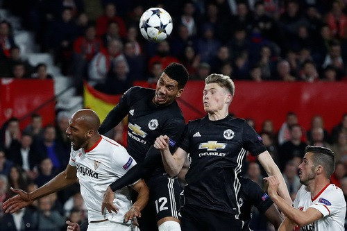 Hàng thủ M.U làm việc rất vất vả ở Sevilla