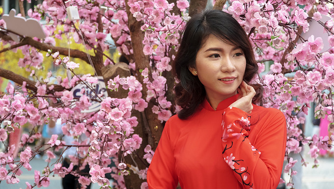  “Tuy là hoa giả nhưng khi lên hình cũng rất đẹp”, một bạn trẻ hồ hởi chia sẻ.