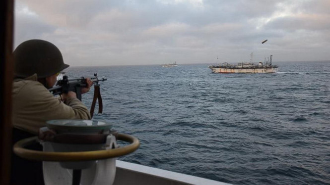 Lực lượng tuần duyên Argentina truy đuổi tàu cá Trung Quốc.