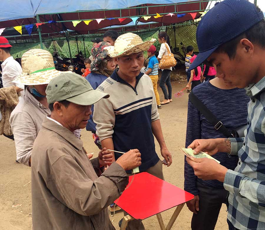 Nhiều người trắng tay vì bị các đối tượng này lừa đảo. Ảnh: Văn Ngọc