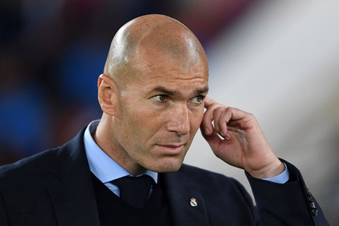 Huấn luyện viên Zidane tỏ ra khá bình thản trước trận đấu. Ảnh: Daily star.