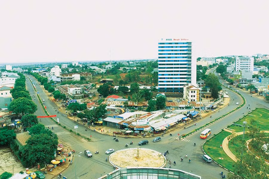 Hệ thống giao thông trên địa bàn tỉnh được quan tâm đầu tư. Ảnh: Nguyễn Giác