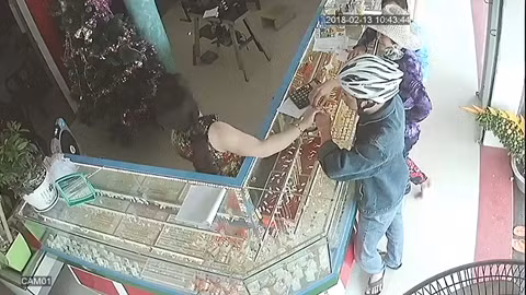 Nguyễn Quang Hải khi đến hỏi mua vàng ở tiệm vàng Phương Loan