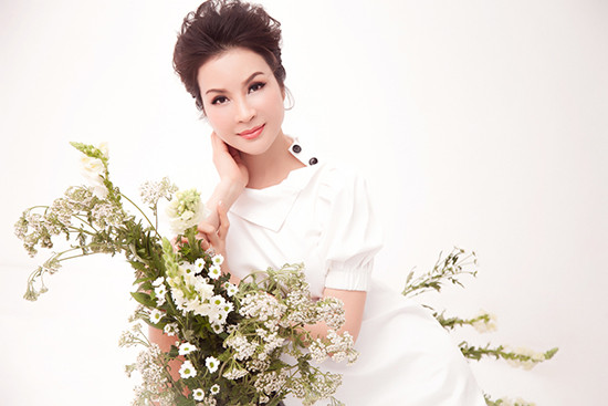 Nữ MC tài năng được mệnh danh là người đẹp không tuổi của màn ảnh Việt bởi sở hữu gương mặt và vóc dáng đẹp, thon gọn nhờ chế độ ăn uống và tập luyện khoa học. Nữ MC tài năng được mệnh danh là người đẹp không tuổi của màn ảnh Việt bởi sở hữu gương mặt và vóc dáng đẹp, thon gọn nhờ chế độ ăn uống và tập luyện khoa học.