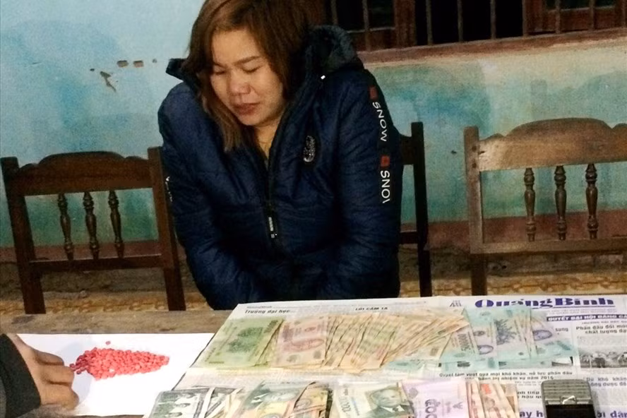 Đối tượng cùng tang vật vụ án. Đối tượng cùng tang vật vụ án.