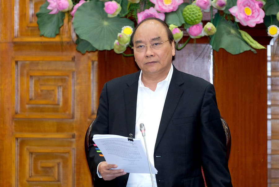 Thủ tướng phát biểu tại cuộc họp.