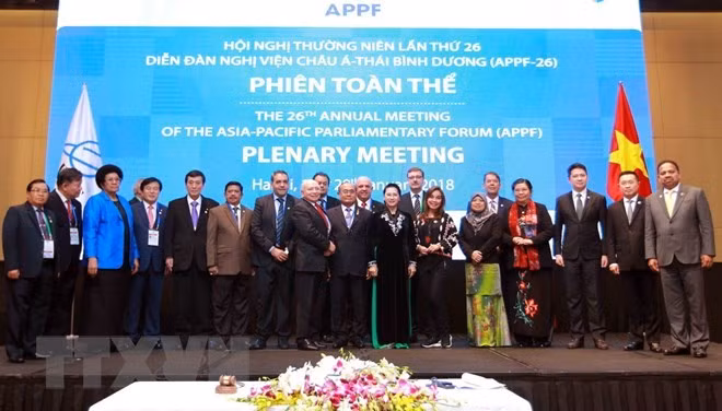 Chủ tịch Quốc hội Nguyễn Thị Kim Ngân, Chủ tịch APPF 26 chụp ảnh chung với các đại biểu. 