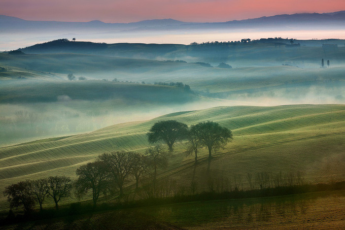 Buổi sáng trên những ngọn đồi xanh - Ảnh: Mauro Maione Buổi sáng trên những ngọn đồi xanh - Ảnh: Mauro Maione