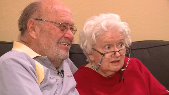 Ông Ron và bà Donna. Ảnh: KOAT