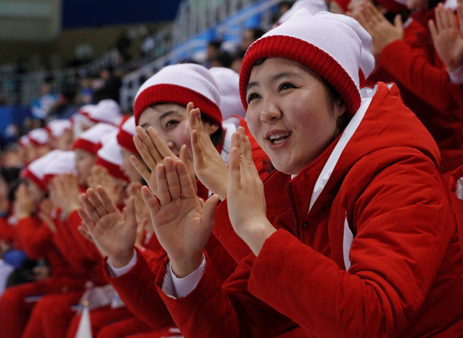  Đội cổ vũ xinh đẹp của Triều Tiên