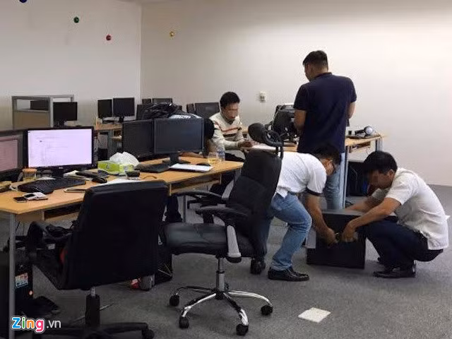 Cơ quan điều tra khám xét công ty của Khéo. Ảnh: C.A.