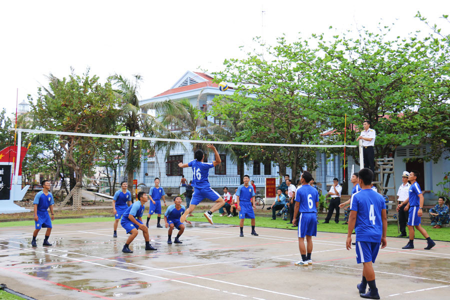 đánh bóng chuyền