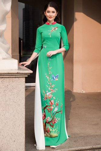 Cổ áo đứng sử dụng những màu sắc nổi bật so với tổng thể kết hợp với phần chi tiết nút đính kết giúp người mặc trở nên khác biệt, tự tin khi xuống phố.