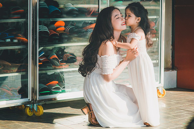 Chị Nguyễn Thị Cẩm Vân (sinh năm 1993) và con gái Lê Nguyễn Trâm Anh (SN 2014) sống tại Đắk Nông.