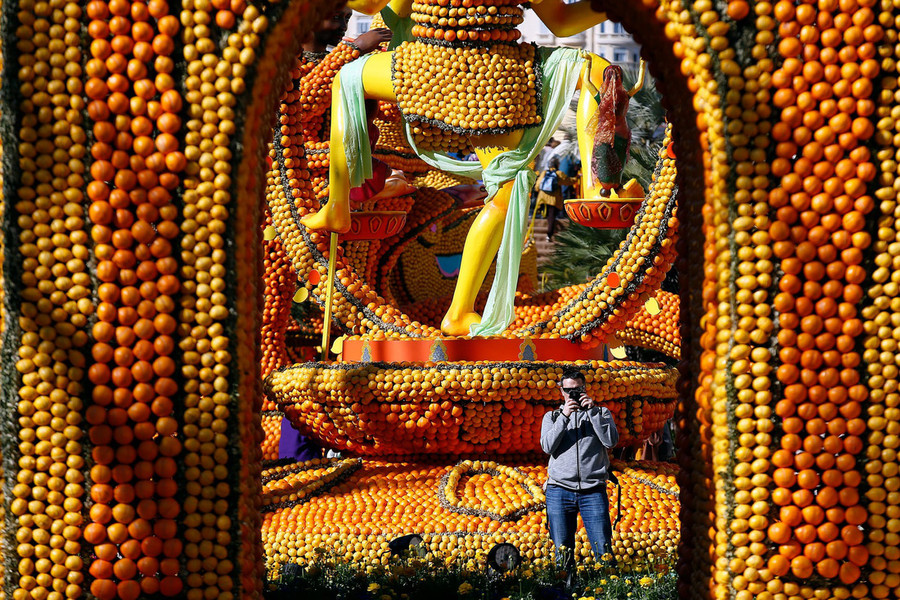 Lễ hội ban đầu vào năm 1933 chỉ đơn giản là trưng bày trái cây, sau đó dần phát triển với qui mô lớn thành lễ hội trái cây đường phố và với các chủ đề khác nhau theo từng năm.