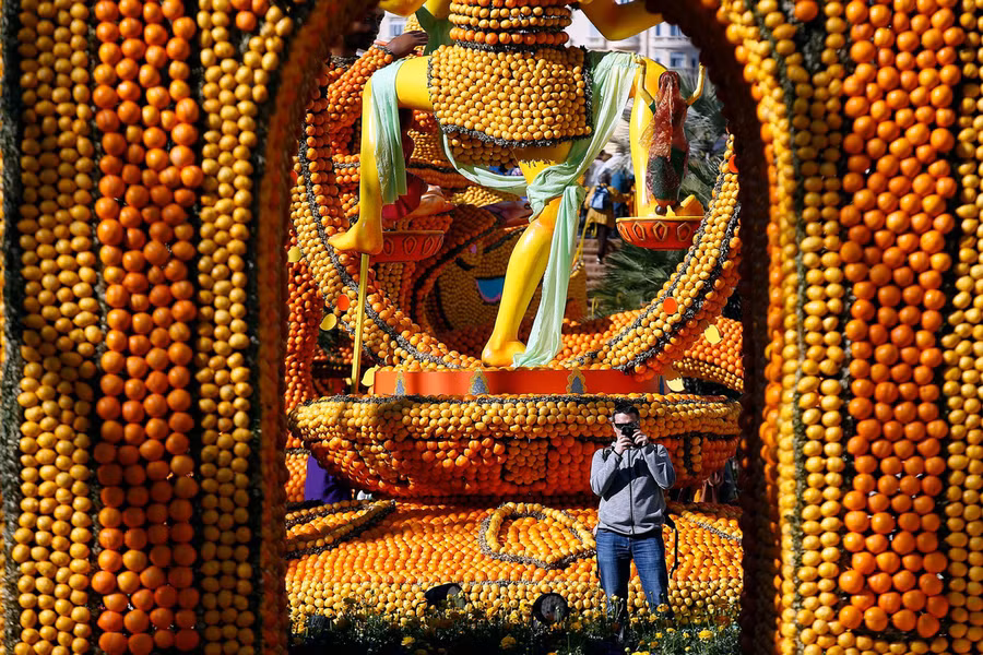 Lễ hội ban đầu vào năm 1933 chỉ đơn giản là trưng bày trái cây, sau đó dần phát triển với qui mô lớn thành lễ hội trái cây đường phố và với các chủ đề khác nhau theo từng năm.