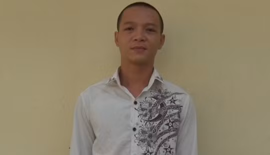 Tên Thái vẫn tươi cười khi bị bắt tạm giam. Ảnh: A.Vũ