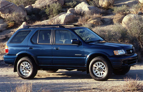Passport là tên gọi được dùng lại từ mẫu SUV đầu tiên của Honda, sản xuất từ 1993 đến 2002. Xe trong ảnh thuộc đời 2000.