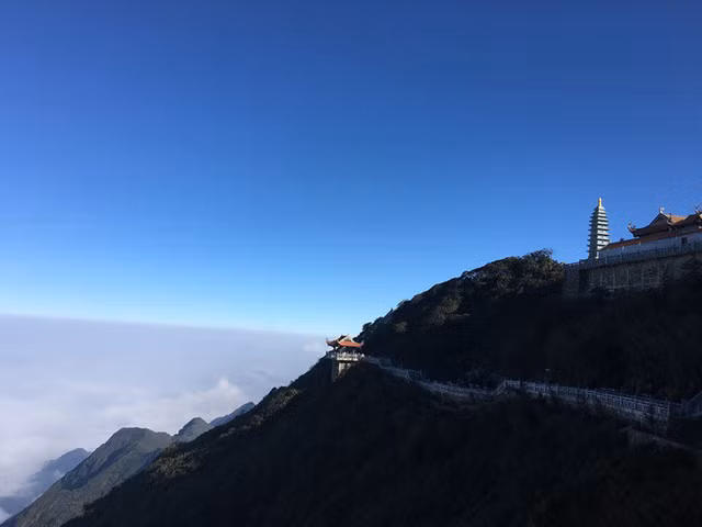 Khánh thành ngay trước dịp Tết Mậu Tuất năm nay, quần thể văn hóa tâm linh tọa lạc trên khu vực đỉnh Fansipan với những công trình kiến trúc tâm linh kỳ vĩ sẽ là điểm đến chiêm bái lễ Phật cầu an lý tưởng của tín đồ Phật tử và du khách thập phương đầu xuân năm mới.