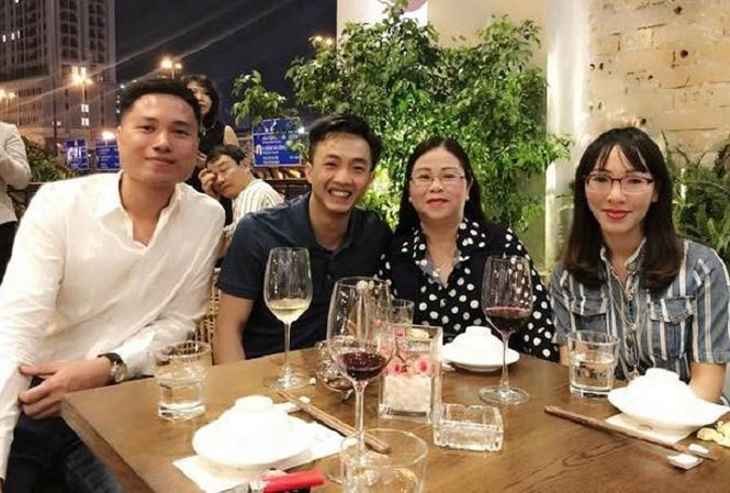 Hình ảnh Cường Đô la thân thiết với mẹ Đàm Thu Trang. Hình ảnh Cường Đô la thân thiết với mẹ Đàm Thu Trang.