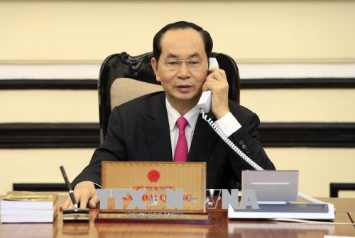 Chủ tịch nước Trần Đại Quang điện đàm với Tổng thống Hoa Kỳ Donald Trump. Chủ tịch nước Trần Đại Quang điện đàm với Tổng thống Hoa Kỳ Donald Trump.