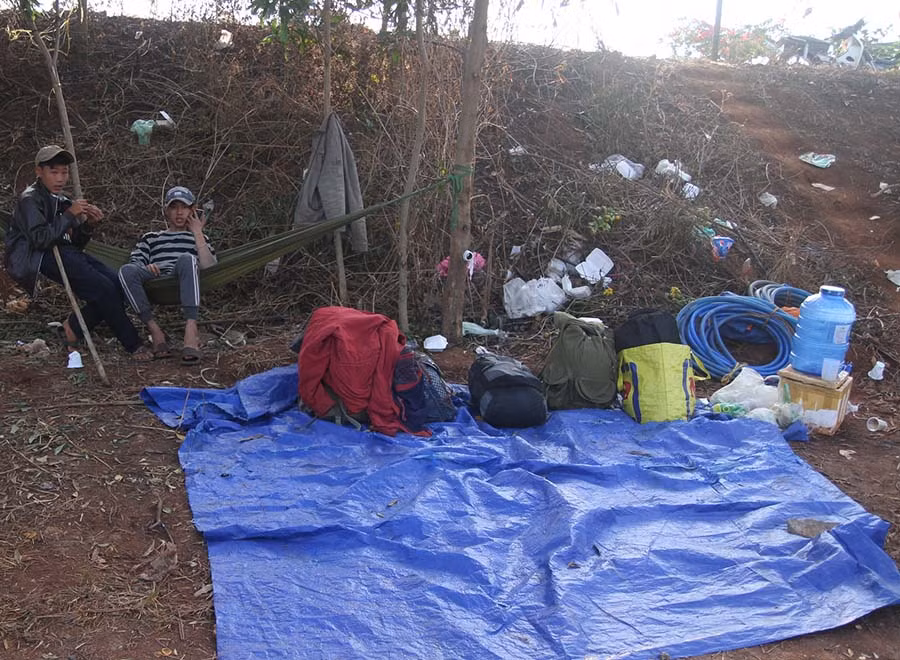 Một số nhà vườn đã xả hết hàng, dọn sạp chuẩn bị về quê ăn Tết. 