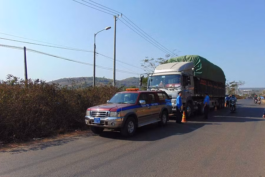  Xe có dấu hiệu vi phạm tại hiện trường. Ảnh: Lê Anh 