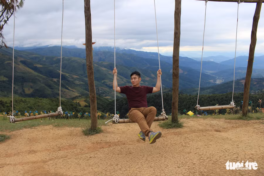 Còn gì thư thái bằng khi thả hồn mình giữa Pha Đin lộng gió (Pha Đin nằm trong tứ đại đỉnh đèo của vùng Tây Bắc, ranh giới giữa Sơn La và Điện Biên) 