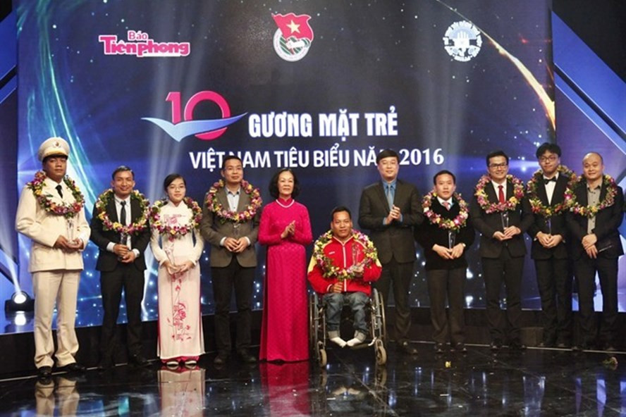 Lễ trao Giải thưởng Gương mặt trẻ tiêu biểu 2016. Lễ trao Giải thưởng Gương mặt trẻ tiêu biểu 2016.