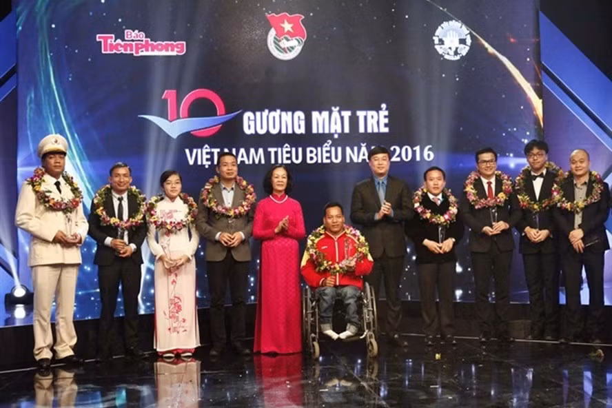 Lễ trao Giải thưởng Gương mặt trẻ tiêu biểu 2016.