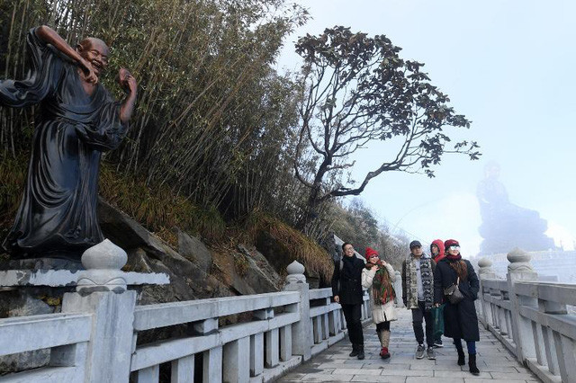  Mỗi dịp Tết đến xuân về, Người Việt thường đi lễ chùa để cầu may mắn, bình an và cũng để tìm cho mình một chút bình yên, thanh tịnh sau những tháng ngày bộn bề với lo toan công việc.